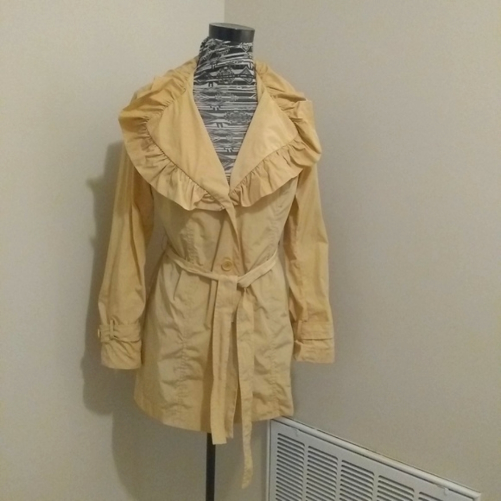 Insight cream ruffled lapel lighweight trench coat sz 8